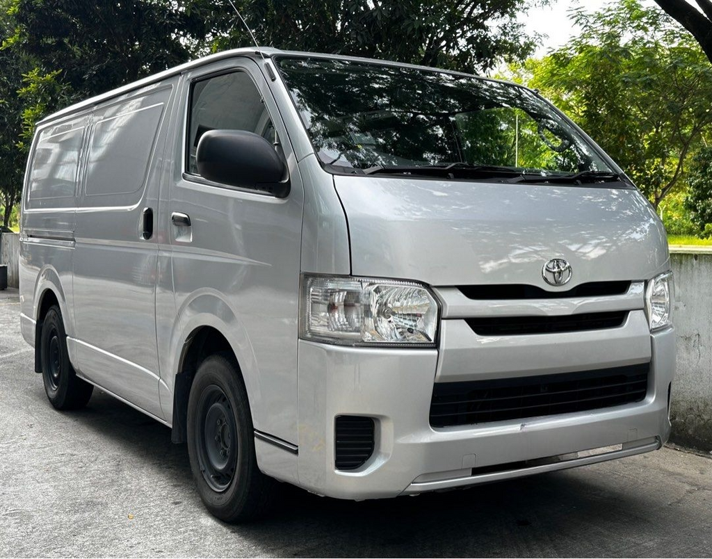 [NEW ARRIVAL] TOYOTA HIACE VAN TURBO 5DR 3.0 DIESEL MT - Silver Van (Nov 2017) - Used Commercial Van